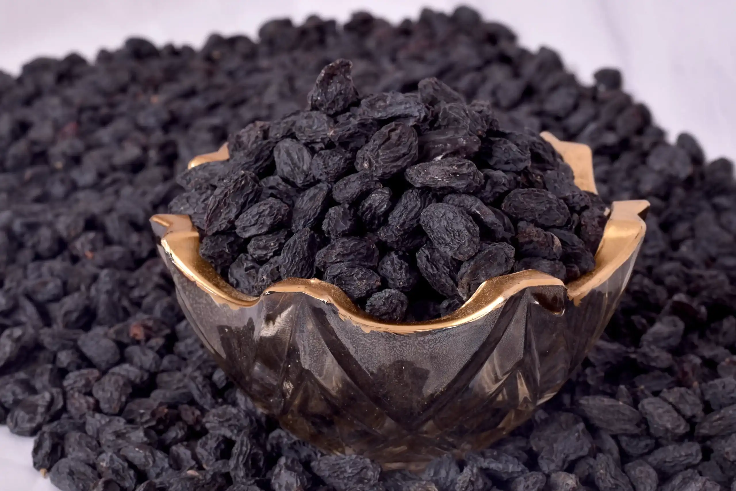 تصویر 2 از کشمش سیاه بدون هسته مناسب ترکیب با غذا و دسر